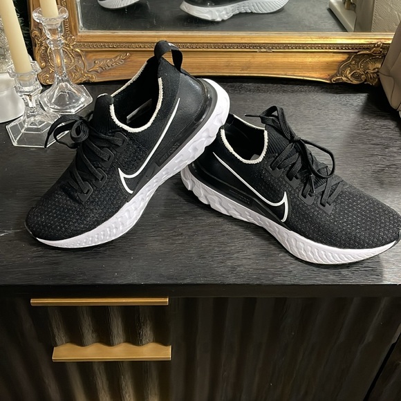 Nike React Infinity Run Flyknit Running Shoe - Picture 6 of 10